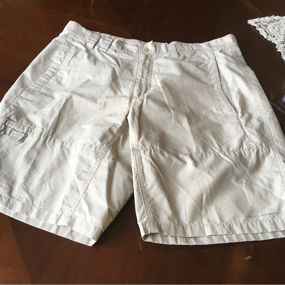 Columbia Sz 36 cream color shorts